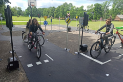 Trening jazdy na-rowerze uczniowie kl.4