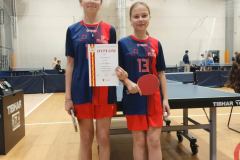 Zofia Radaszewska i Maria Misiewicz - reprezentantki szkoły w drużynowym tenisie stołowym.