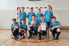 Reprezentacja chłopców w minisiatkówce.