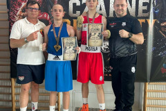 Adam Ojrzyński na podium - drugi od lewej