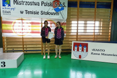 Uczennice podczas występu na Mistrzostwach Polski w tenisie stołowym.