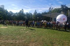 Dziewczęta młodsze (kl.IV -VI )przed startem w biegu na 1000m