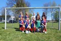 Drużyna dziewcząt po rozgrywkach gminnych.