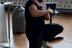 Eksperymenty podczas pokazu grupy "Zaelektryzowani".