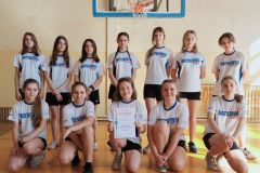 Uczennice reprezentujące naszą szkołę i powiat w półfinale województwa łódzkiego w minikoszykówce