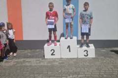 Najmłodsi chłopcy na podium.