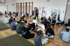 Uczniowie klas 5-8 podczas treningu. 