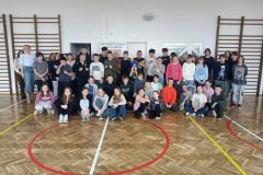 Uczniowie klas 5-8, uczestnicy spotkania z młodym mistrzem. 