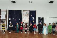 Uczniowie-podczas-zabawy-andrzejkowej