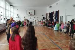 Uczniowie-podczas-zabawy-andrzejkowej