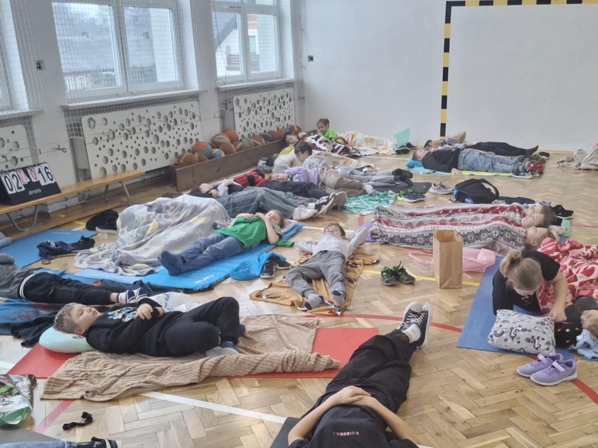 Uczniowie podczas akcji